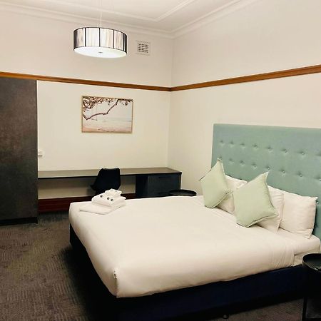 Guildford Hotel ภายนอก รูปภาพ