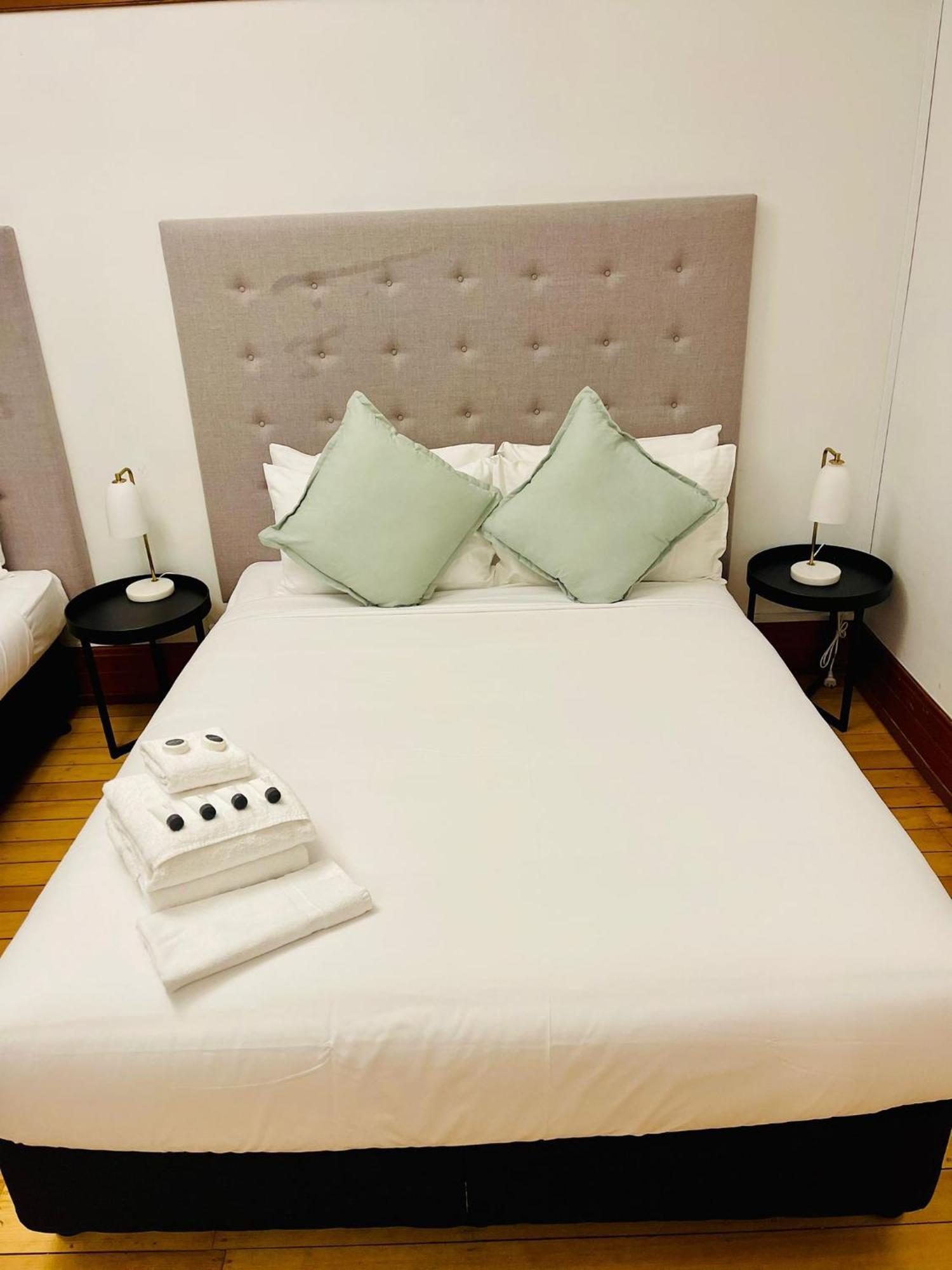 Guildford Hotel ภายนอก รูปภาพ
