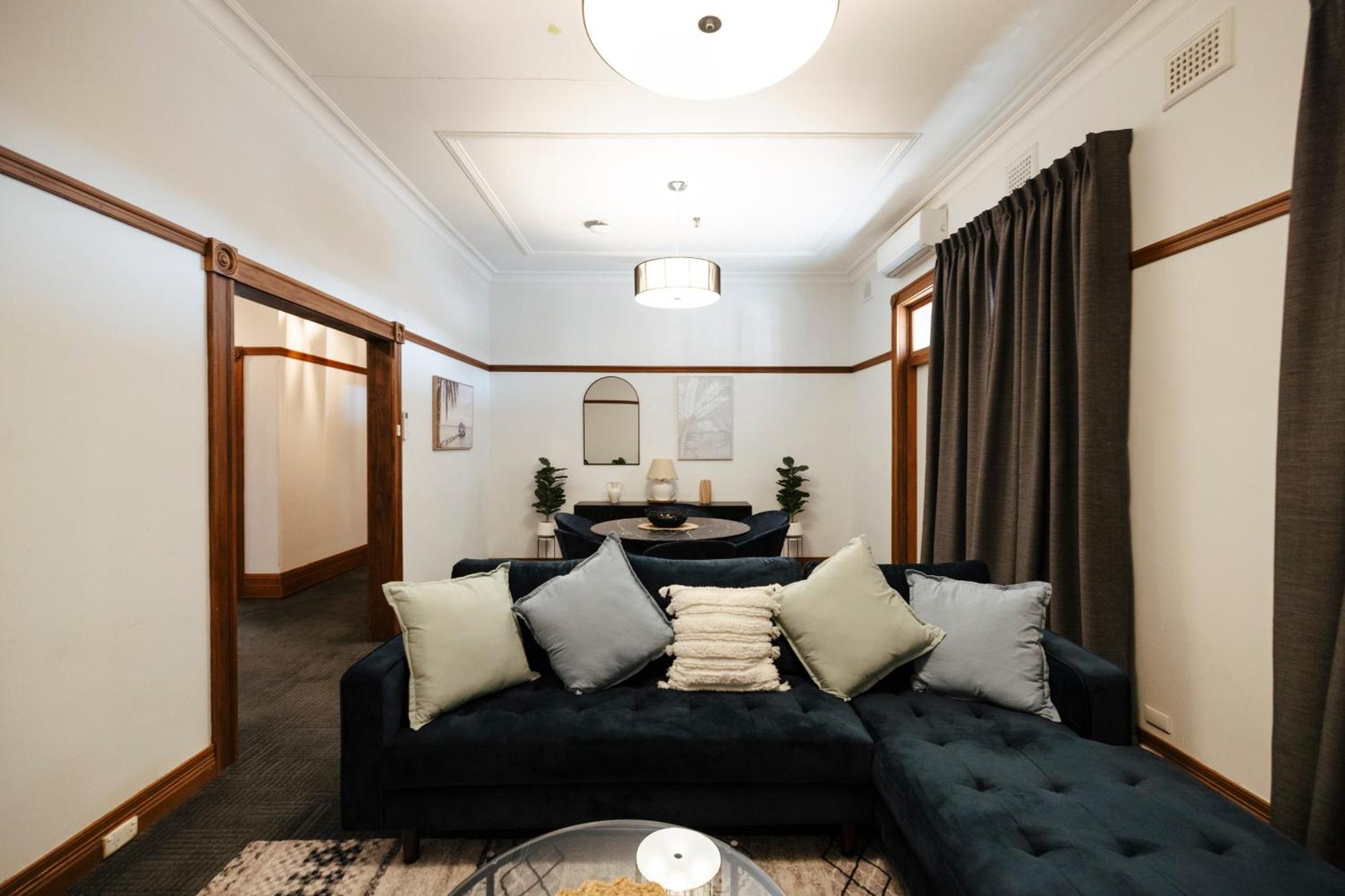 Guildford Hotel ภายนอก รูปภาพ